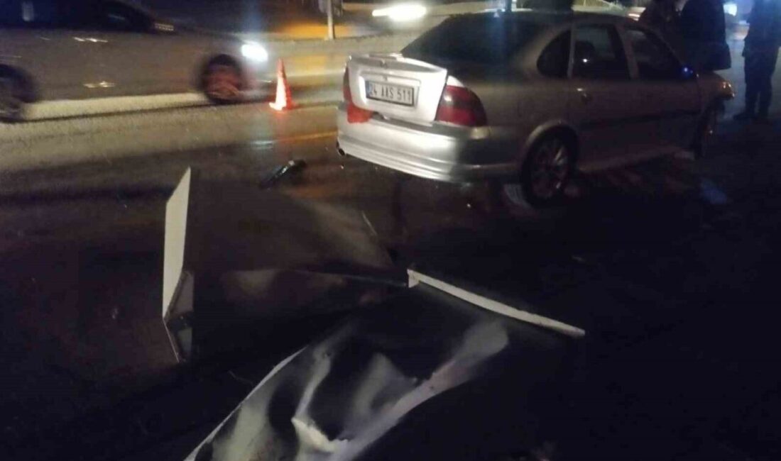 Ankara'da otomobil kaldırıma çarptı, 2 kişi yaralandı. Kaza sonucu araçta