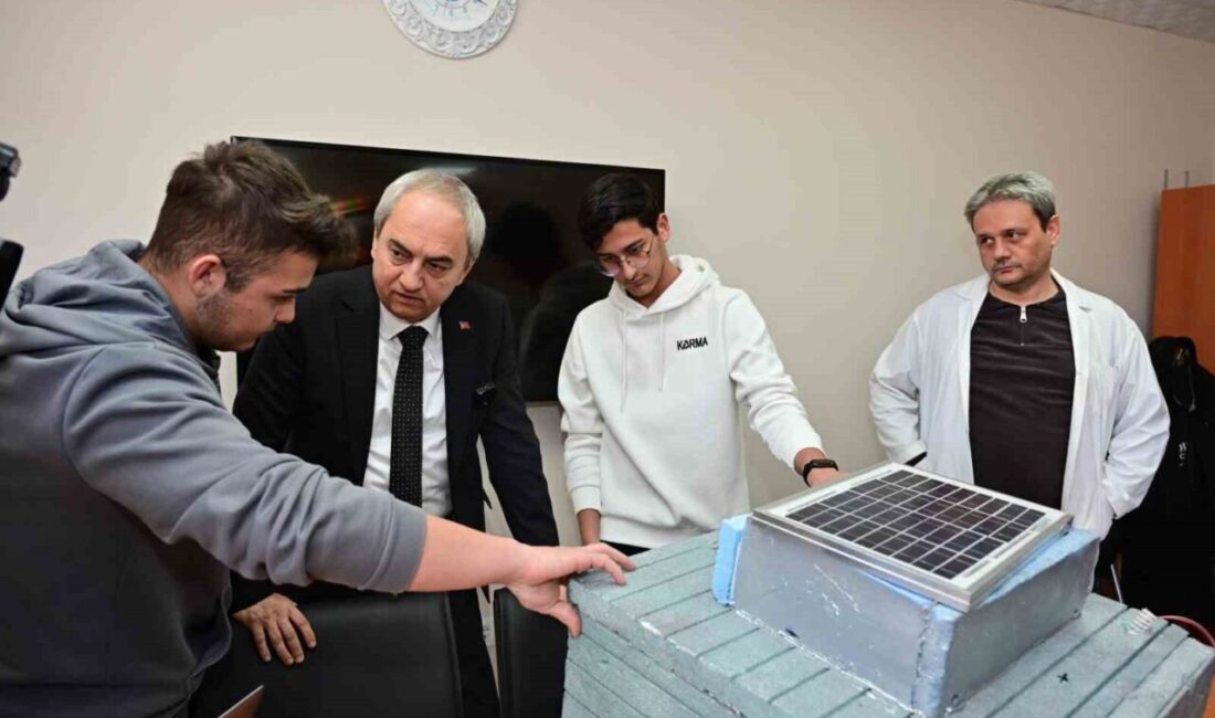 Kepez Belediye Başkanı Mesut Kocagöz, Karatay Anadolu Lisesi'nde öğrencilerle buluştu.