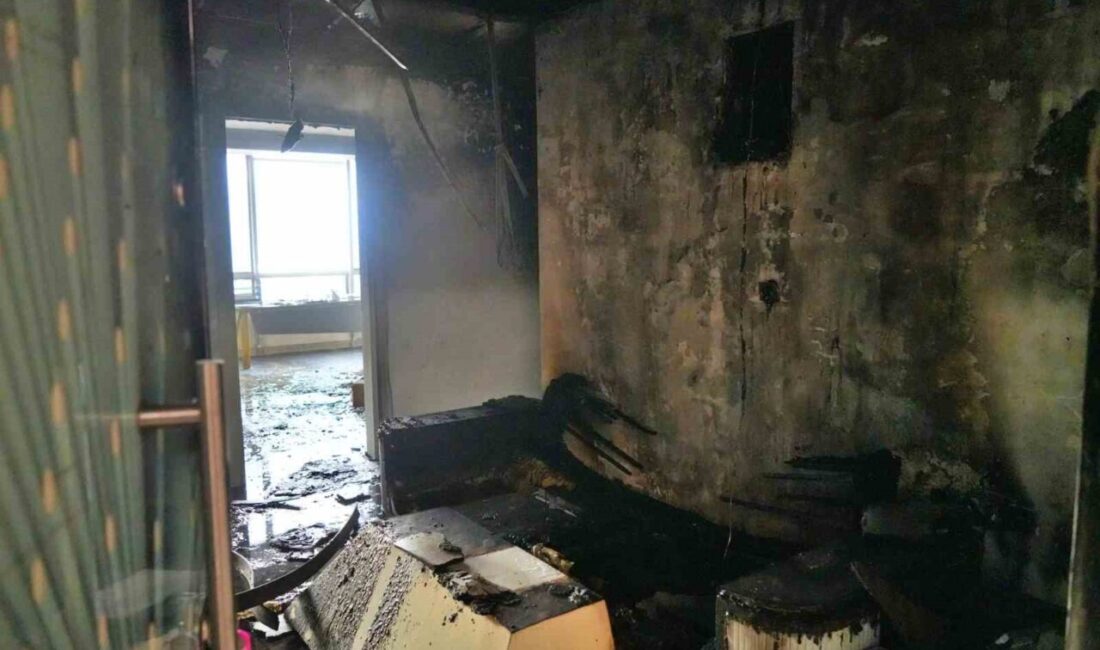 Antalya'nın Muratpaşa ilçesinde bulunan İş Merkezi'ndeki ofiste çıkan yangın eşyalara