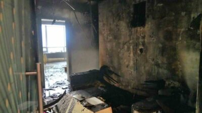 Antalya'nın Muratpaşa ilçesinde bulunan İş Merkezi'ndeki ofiste çıkan yangın eşyalara