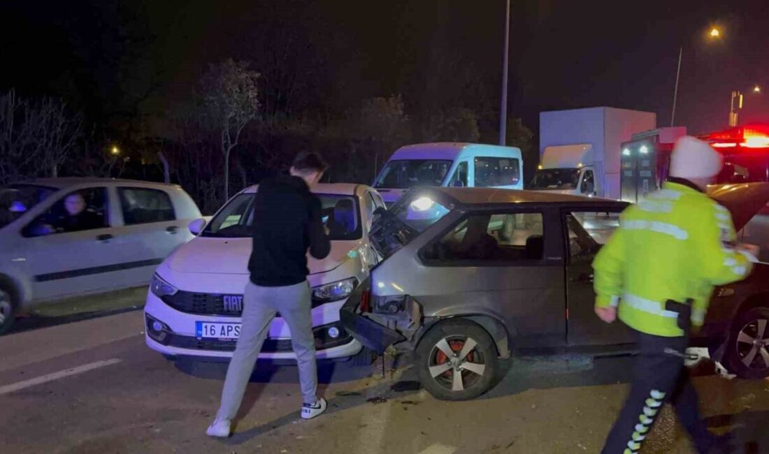 Bursa'da Nureddin Erçin B. yönetimindeki araç, 3 otomobile çarptı. Kazada