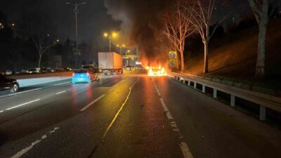 İstanbul Avrupa Otoyolu'nda Ramazan Yayla'nın kullandığı hafif ticari araç, motorundaki