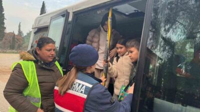 Aydın İl Jandarma Komutanlığı, öğrencilerin güvenliği için okul önlerinde denetimler