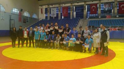 Aydın Gençlik ve Spor İl Müdürlüğü'nün düzenlediği Yıldız Erkek Grekoromen