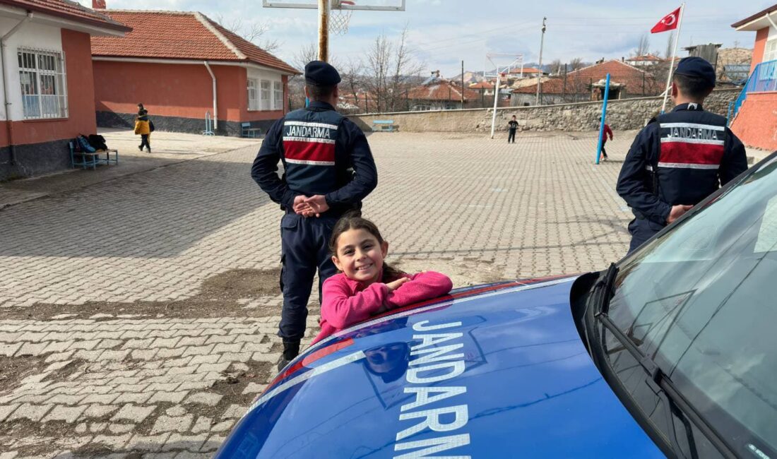 Yozgat İl Jandarma Komutanlığı Merkez İlçe Jandarma Komutanlığı ekipleri, öğrencilerin