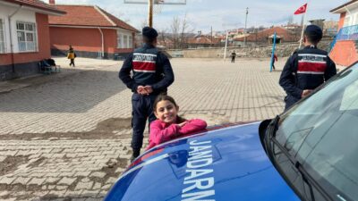 Yozgat İl Jandarma Komutanlığı Merkez İlçe Jandarma Komutanlığı ekipleri, öğrencilerin