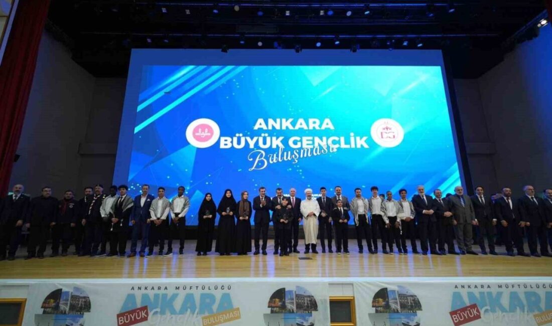 Milli Eğitim Bakanı Yusuf Tekin gençlere, milli ve manevi değerlere