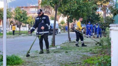Aydın Büyükşehir Belediye Başkanı Özlem Çerçioğlu'nun liderliğinde Kuşadası'nda yapılan çevre
