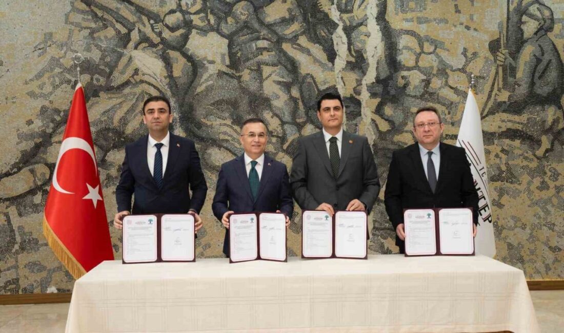 Şehitkamil Belediye Başkanı Umut Yılmaz, Gaziantep Valiliği'nde düzenlenen protokolle LGS'de