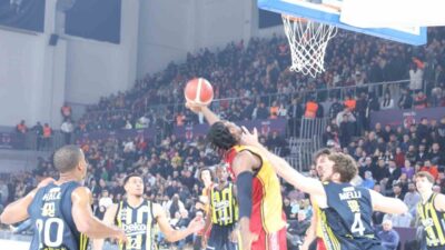 Fenerbahçe Beko, olaylı geçen ING Erkekler Türkiye Kupası Yarı Final