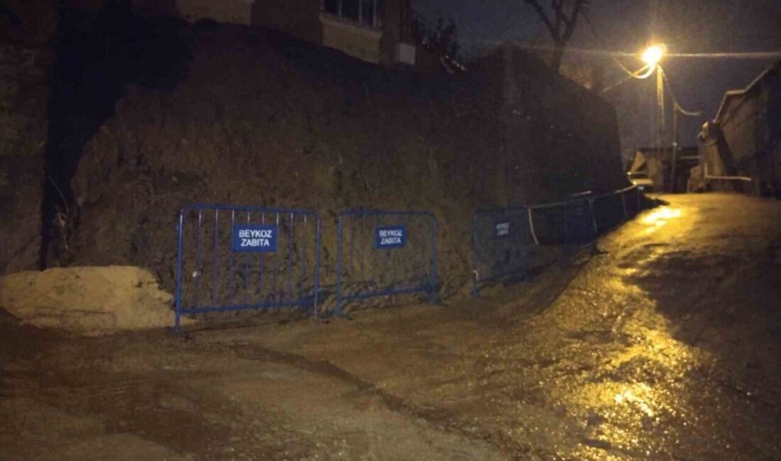 Beykoz'un Gümüşsuyu Mahallesi'nde, iki katlı bir binanın önündeki istinat duvarı