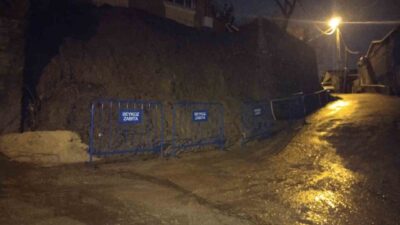 Beykoz'un Gümüşsuyu Mahallesi'nde, iki katlı bir binanın önündeki istinat duvarı