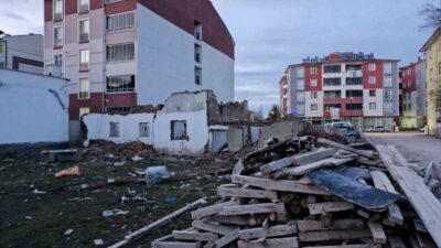 Çorum'un Alaca ilçesinde, H.E.A.V. isimli yabancı uyruklu şahıs, yıkmaya çalıştığı