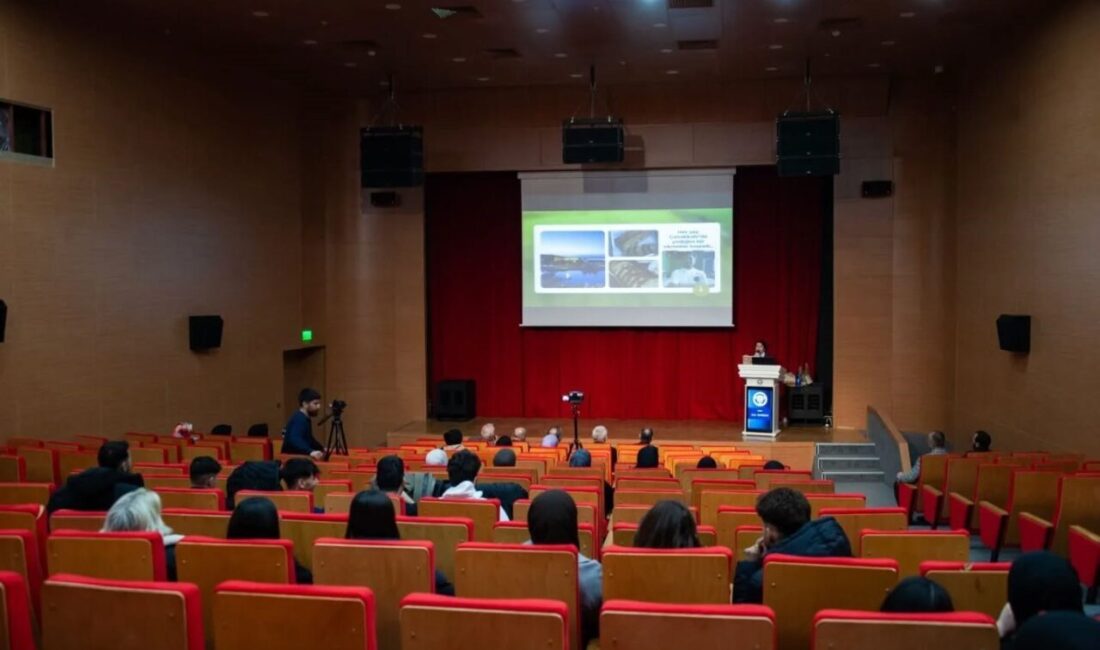 Erzincan'da düzenlenen konferansta arkeolog ve girişimci Gizem Demirbüken, ata tohumlarıyla