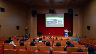 Erzincan'da düzenlenen konferansta arkeolog ve girişimci Gizem Demirbüken, ata tohumlarıyla