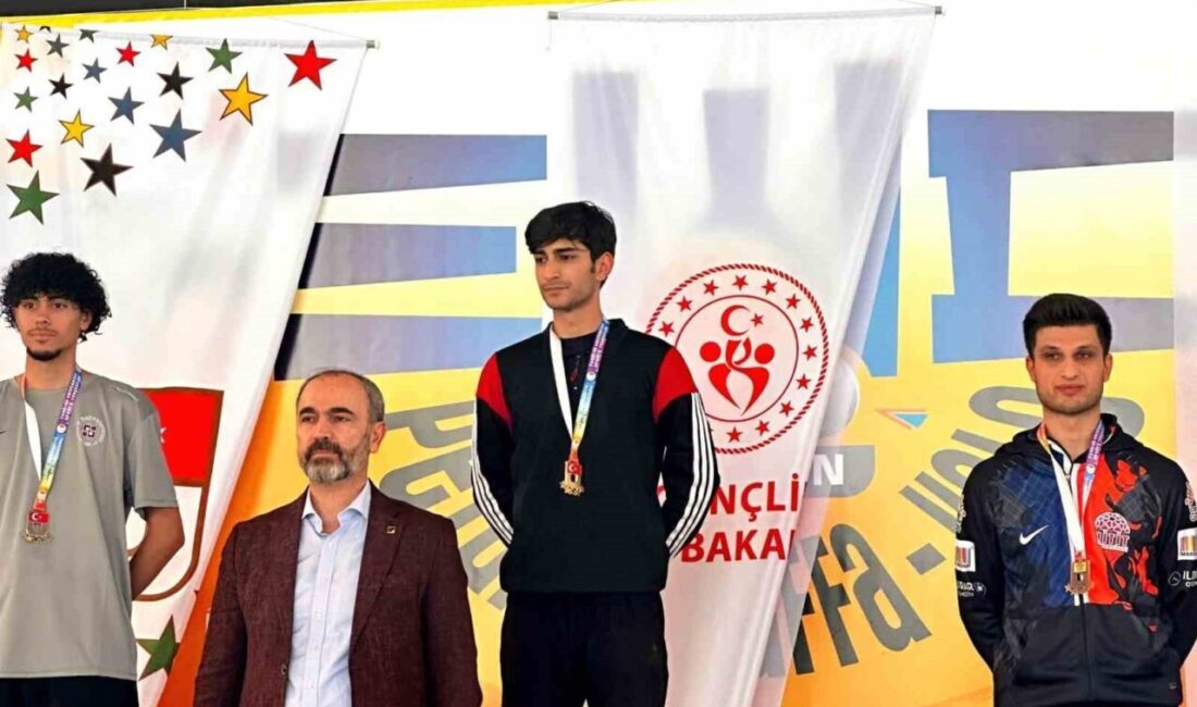 Mersin'deki Üniversite Sporları Bocce Türkiye Şampiyonası'nda milli sporcu Selçuk Can