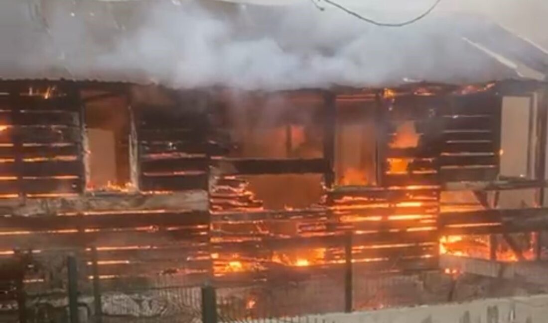 Bolu'da çıkan yangında bitişikteki 2 baraka alev alev yandı. Kısa