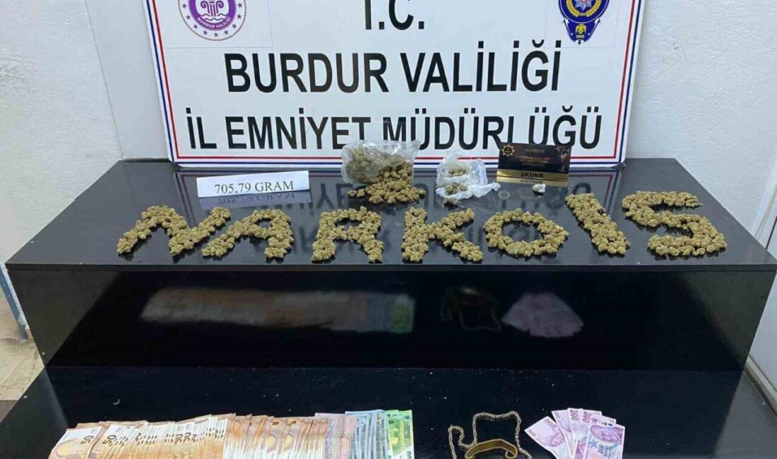 Burdur'da araçta uyuşturucu bulunduran S.Y. isimli şahıs, tutuklanarak cezaevine gönderildi.