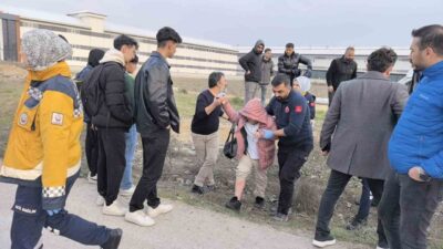 Bursa'nın İnegöl ilçesinde, öğrenci servisi ve otomobilin çarpışması sonucu 6'sı