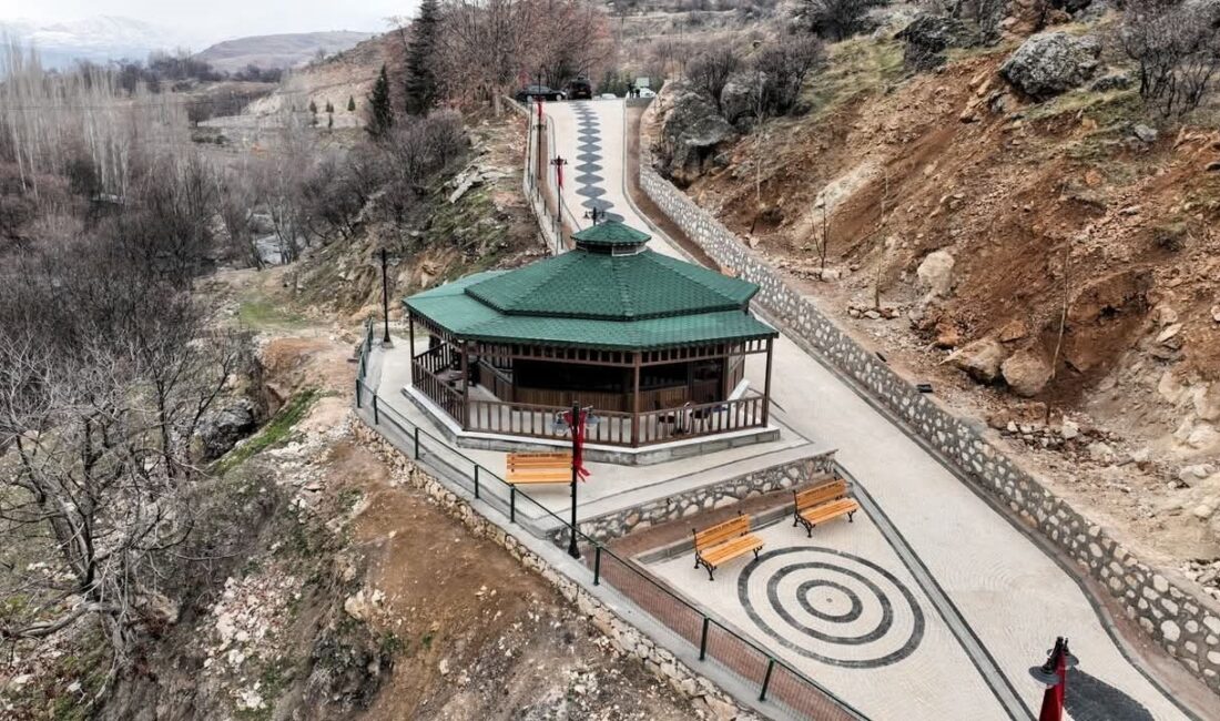 Tunceli Valisi Bülent Tekbıyıkoğlu, Çemişgezek ilçesinde "Su Sesi Eşliğinde Genç