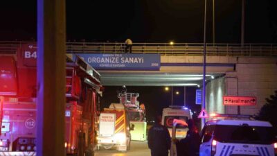 Konya'da, işten ayrıldıktan sonra bunalıma giren E.S. üst geçide çıktı.