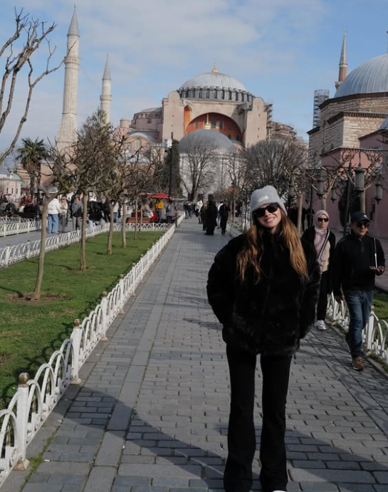 China Suarez İstanbul'u Geziyor...