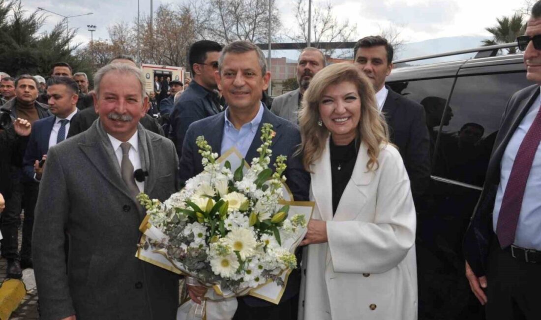 Özgür Özel, CHP'yi güçlü parlamento, bağımsız yargı ve demokrasi ile