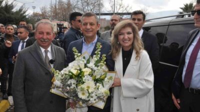 Özgür Özel, CHP'yi güçlü parlamento, bağımsız yargı ve demokrasi ile