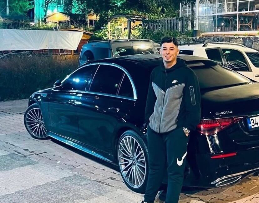 Kocaeli'nin Gebze ilçesindeki bir spor salonunda, Velican Aras ile Alihan