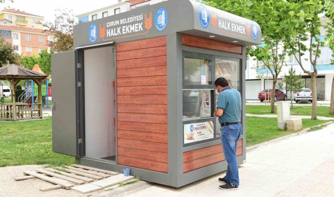 Çorum Belediyesi Halk Ekmek Fabrikası'nda 270 gram yumurtalı-susamlı ramazan pidesi
