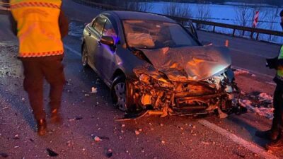 Çorum'un Alaca ilçesinde meydana gelen trafik kazasında otomobil ile hafif