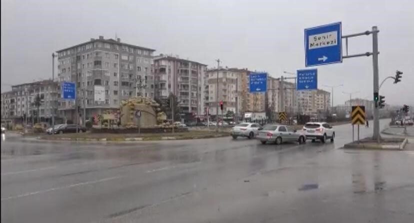 Çorum'da başlayan kar yağışı kenti beyaza bürüdü. Yiğit Tabaklı ve