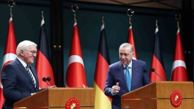 Cumhurbaşkanı Recep Tayyip Erdoğan, Almanya Cumhurbaşkanı Frank-Walter Steinmeier ile görüşmesinde,