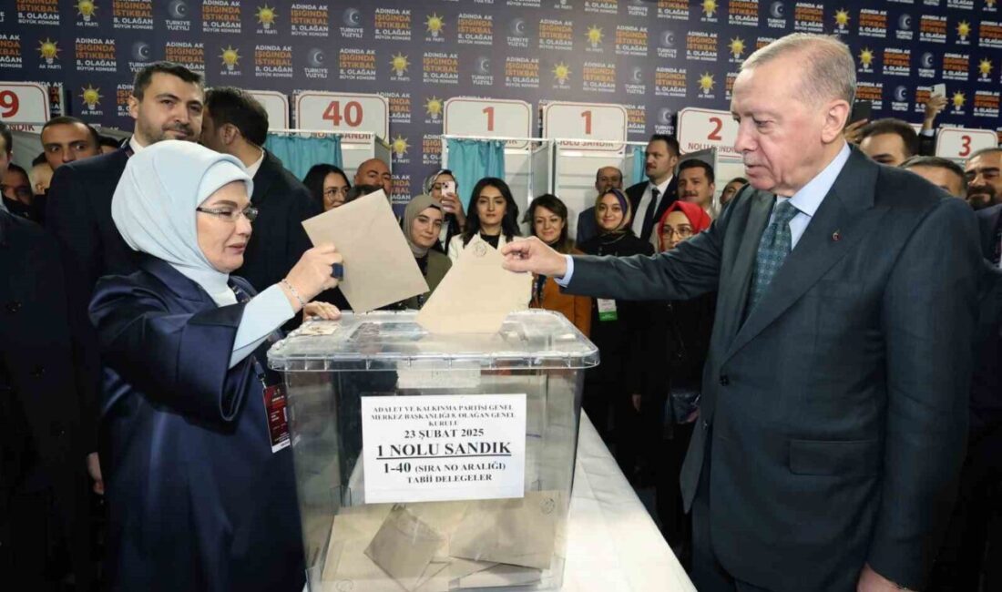 Cumhurbaşkanı Erdoğan, AK Parti 8. Olağan Kongresinde oy kullandı. Eşi