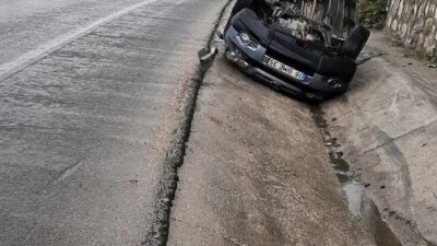 Geyve ilçesinde meydana gelen trafik kazasında otomobil ile cip çarpıştı,