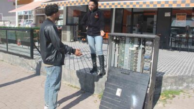 Şanlıurfa'da DEDAŞ'a ait açık bırakılan elektrik panoları tehlike oluşturuyor. Yetkililerin