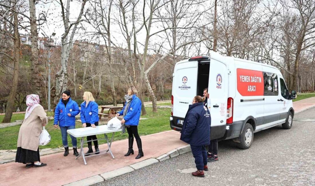 Denizli Büyükşehir Belediyesi, dezavantajlı bölgelerdeki öğrencilere yönelik beslenme yardımlarını sürdürüyor.