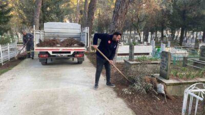 Denizli Büyükşehir Belediyesi, Buldan'daki şehir kabristanında temizlik ve bakım çalışmaları
