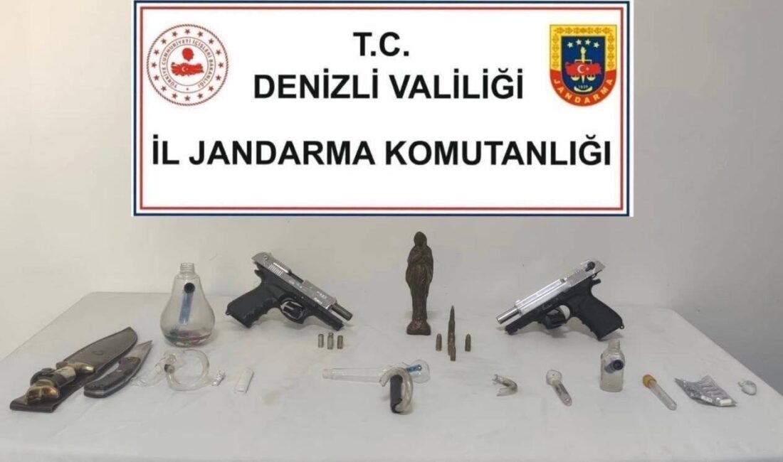 Denizli'de düzenlenen eş zamanlı operasyonlarda uyuşturucuyla mücadele kapsamında 11 şüpheli