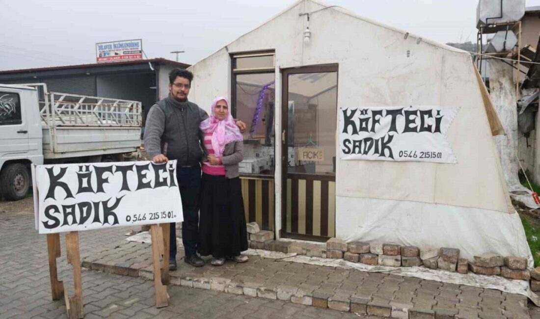 Hatay’da depremde evlerini kaybeden Sadık Kodalak ve eşi Şükran Kodalak,