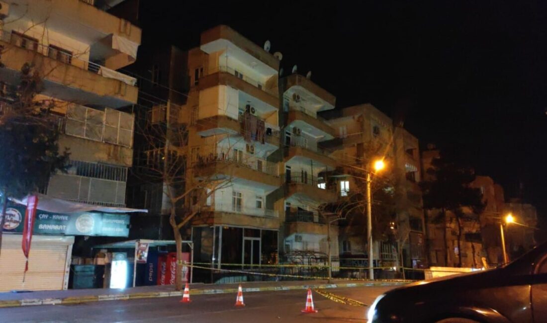 Şanlıurfa'nın Haliliye ilçesinde, 5 katlı Saray Apartmanı'nın kolonlarından çatırtı sesleri
