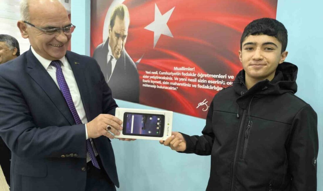 Devamsızlık yapmayan öğrenciler ödüllendiriliyor Kırşehir Endüstri Meslek Lisesi,