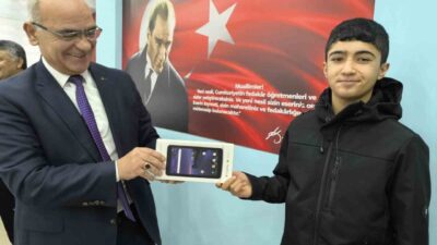 Kırşehir Endüstri Meslek Lisesi, devamsızlık yapmadan eğitim gören öğrencileri ödüllendiriyor.