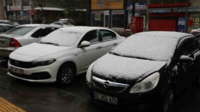Diyarbakır’da sabaha karşı başlayarak cadde ve sokakları beyaza bürüyen kar