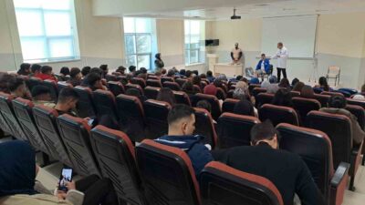 Mustafa Düger, Ahi Evran Üniversitesi'nde öğrencilere ampute hastalarla uygulamalı ders