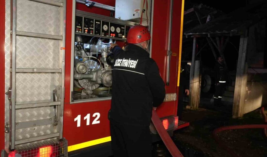 Düzce'de Koçyazı Mahallesi'nde bir evde çıkan yangın, itfaiye ekiplerince kısa