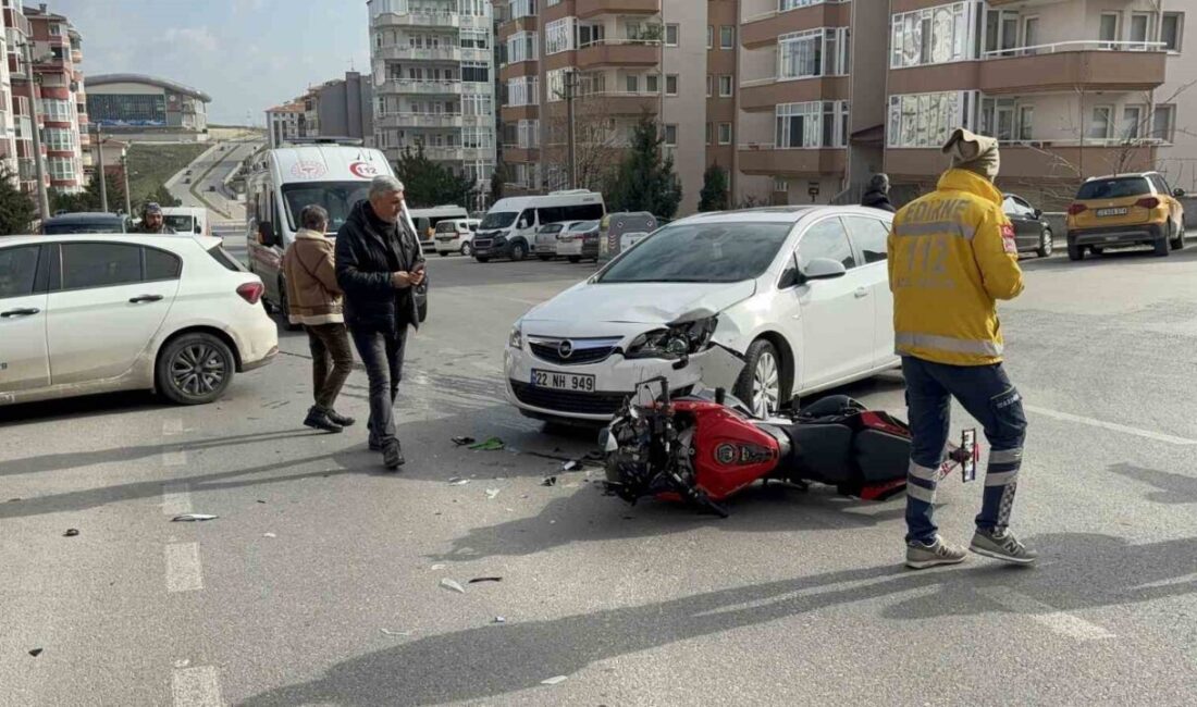 Edirne’nin Fatih Mahallesi’nde otomobil ile motosikletin çarpışması sonucu motosikletli T.H.