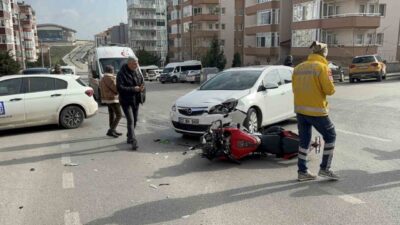 Edirne’nin Fatih Mahallesi’nde otomobil ile motosikletin çarpışması sonucu motosikletli T.H.