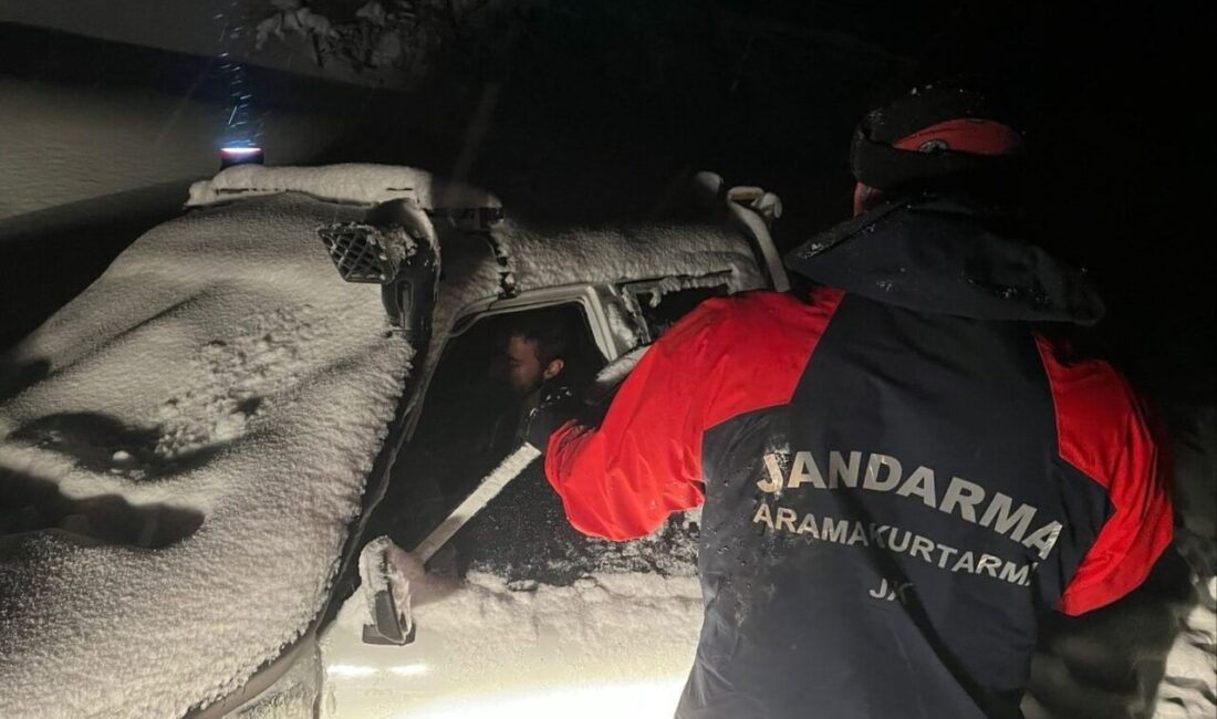 Kocaeli'nin Başiskele ilçesinde yoğun kar yağışı nedeniyle mahsur kalan Arda