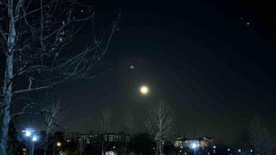 Elazığ Kültürpark'ta gece dolunayın görkemli gösterisi izleyicilere unutulmaz anlar yaşattı.